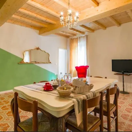 Maison Blue